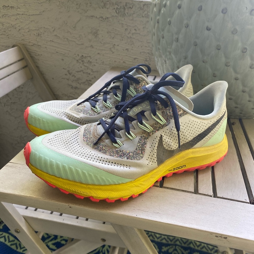 Women’s Nike Pegasus Trail Running Shoes 9.5